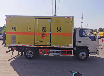 岳西爆破器材运输车工人安全操作规范与智能技术保障